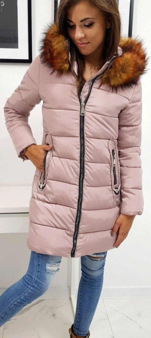 Dlhá svetlo ružová prešívaná dámska zimná bunda s kožušinkou