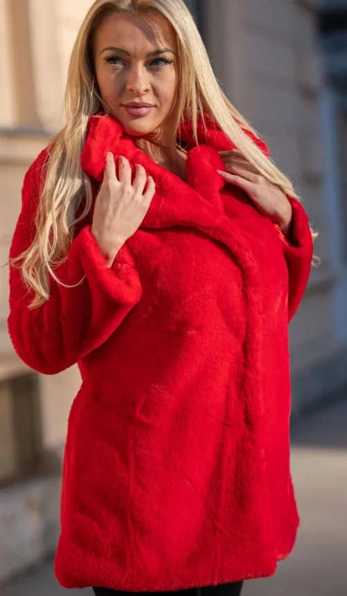 Červený zimný kabát pre dámy s väčším poprsím