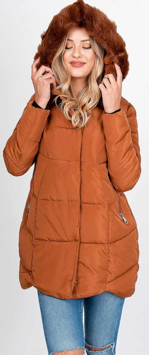 Svetlohnedá prešívaná dámska zimná bunda s kožušinou na kapucni