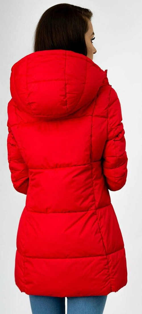 Červená dámska zimná bunda s dĺžkou pod zadok