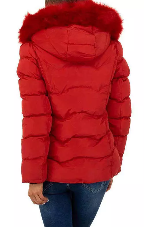 Moderná zimná bunda v červenej farbe