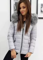 Štýlová krátka dámska zimná prešívaná bunda s kapucňou