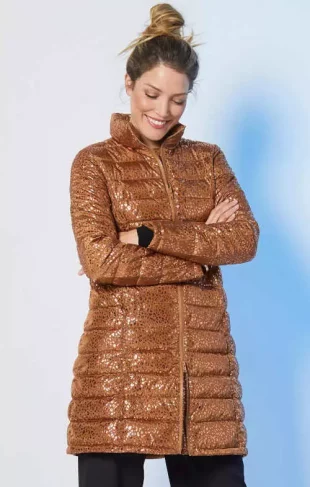 Dlhá dámska bunda v lesklom dizajne s potlačou