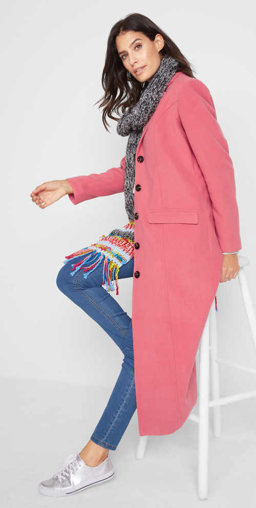 Dlhý vlnený dámsky kabát v ružovej farbe