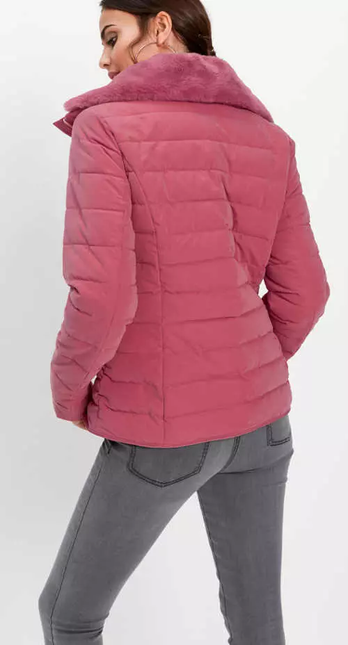 Malinová prešívaná zimná bunda s kožušinou na golieri