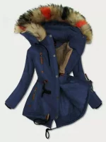 Dámska bunda mierne priliehavého strihu s kapucňou a kožušinou