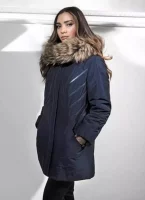 Luxusný prešívaný kabát v modrej farbe s kožušinou