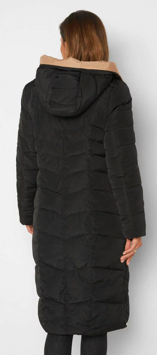 Teplý prešívaný čierny dámsky zimný kabát s dĺžkou pod kolená